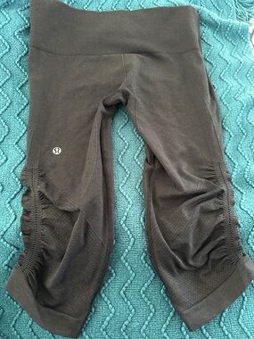 lululemon athletica Black Ruched Capri Leggings for women